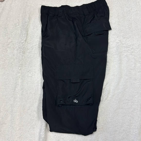 ALO Yoga Black Cargo women’s pants size Small - Picture 3 of 10